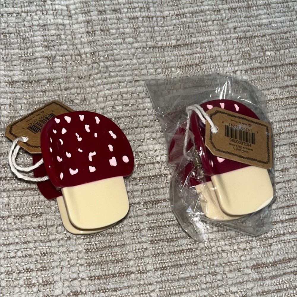Natural Life Mushroom hair clips set of 2